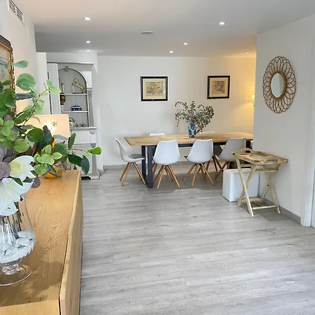 Homely Marbel Center Vistas Al Mar Appartement *