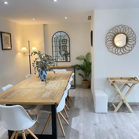 Homely Marbel Center Vistas Al Mar Appartement *