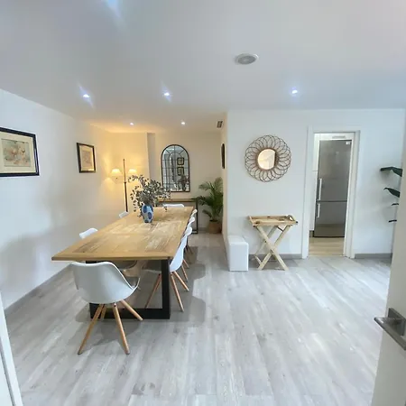 Homely Marbel Center Vistas Al Mar Апартаменти Марбелья