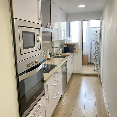 Homely Marbel Center Vistas Al Mar Апартаменти *