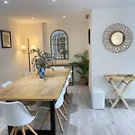 Homely Marbel Center Vistas Al Mar Апартаменти *